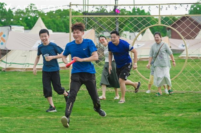 携手小王子IP，极狐汽车用经典元素讲“新”的故事