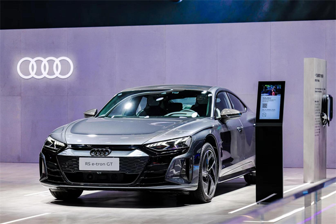 进博会常客大众天团亮相，“数智·绿享·化新境”深入人心