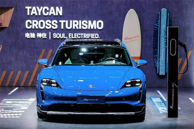 进博会常客大众天团亮相，“数智·绿享·化新境”深入人心