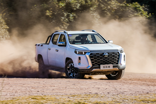 长安皮卡览拓者“后来居上”，蓝鲸动力为“越野露营”添色彩