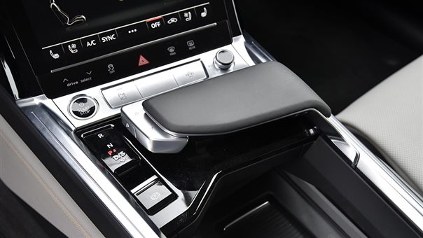 宝马X1预算，买堪比Q7的二手准新奥迪SUV，纯电又何妨？