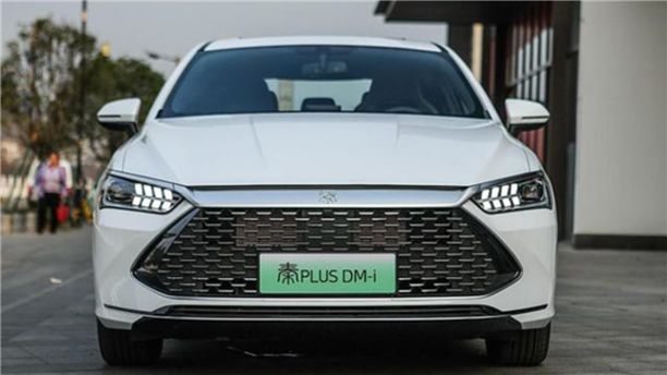 养车更省钱？卖爆了的秦PLUS DM-i冠军版，养车每月800元？