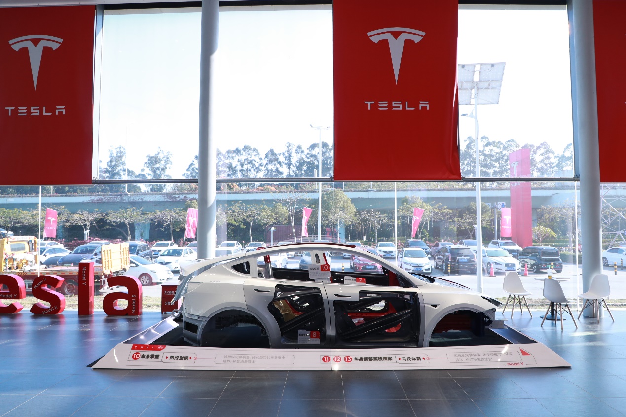 Model S Plaid亮相厦门 还有“五星安全”白车身