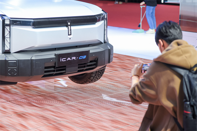 iCAR 03搭载太阳能充电系统，这才是真正的追光者！