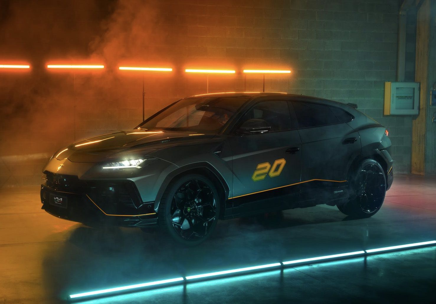 限量40台 Urus Performante Essenza SCV12官图发布