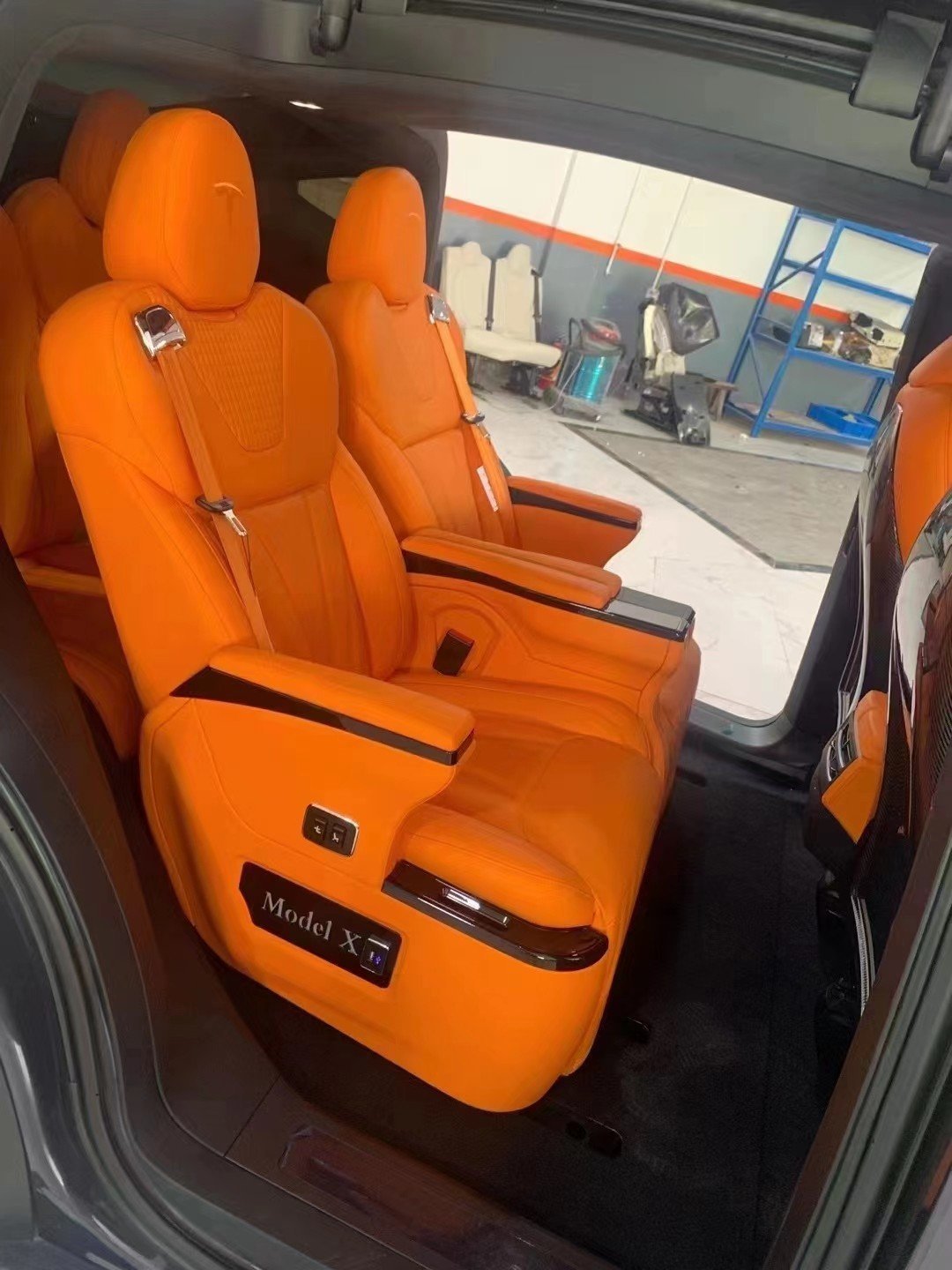 特斯拉Model X中排航空座椅定制版     