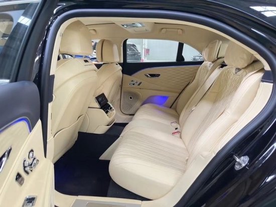 2023款宾利飞驰4.0V8雅度版提立省50万 