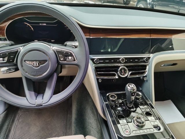 23款宾利飞驰油混版优惠10万现车颜色齐