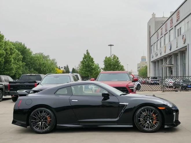 全新日产战神GTR天津港首批落户全国   