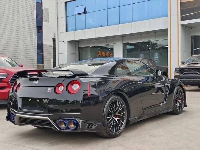 全新日产战神GTR天津港首批落户全国   