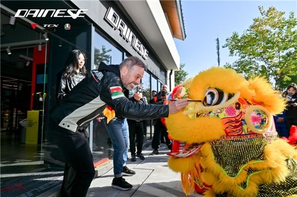 梦回狮途，绕道与重逢的寓意之旅