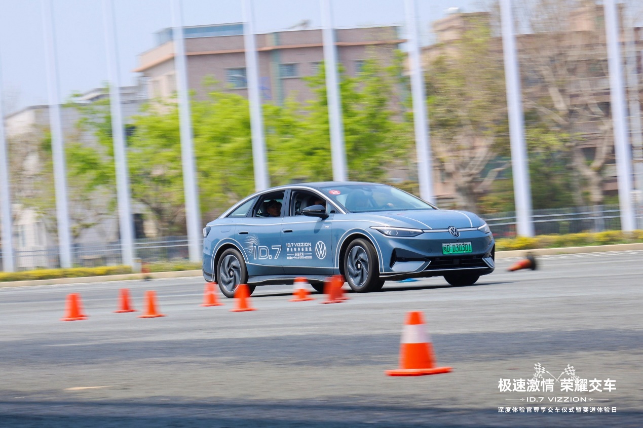 春日極速激情 純電旗艦ID.7 VIZZION榮耀交車