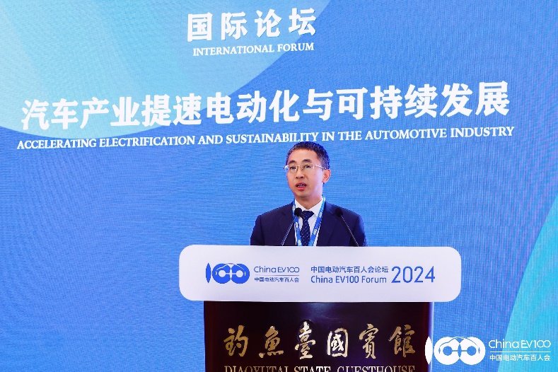 加快部署城市公共超快充网络,解决小区充电安全管理和配电难题