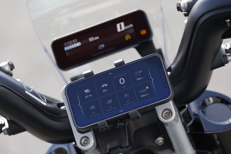 宝马全新R 1300 GS与全新BMW CE 02亮相北京国际摩托车展