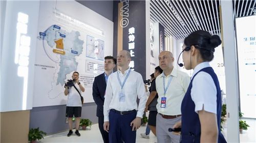 俄罗斯代表团走进长春汽博会 探寻汽车、生物医药产业发展新机遇