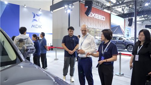 俄罗斯代表团走进长春汽博会 探寻汽车、生物医药产业发展新机遇