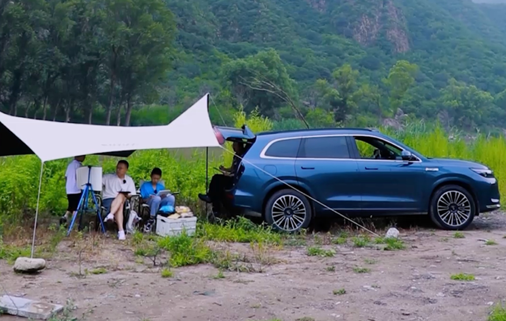 解锁亲子自驾新玩法，问界新M7Ultra让古建筑之旅更惬意