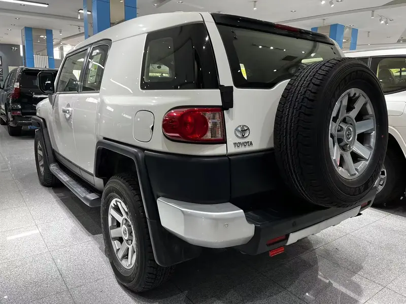 中东版23款丰田FJ 4.0 酷路泽大幅度降价促销