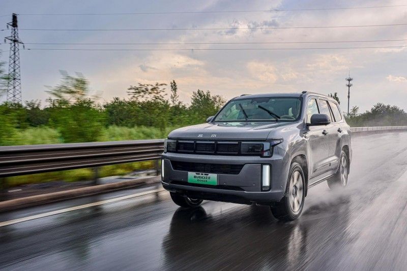 BJ60雷霆正式上市25.98万起，“三线越中国”展示硬派越野实力
