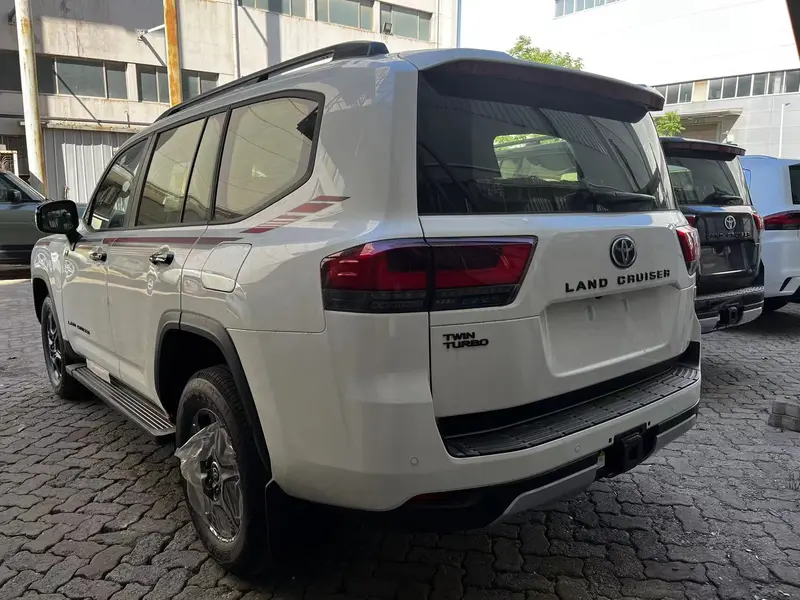 丰田酷路泽LC300现车柴油 汽油版可分期65万起