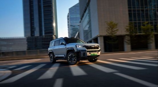 国货旗舰来了比亚迪华为联合发布方程豹+豹8上市售价37.98万元起