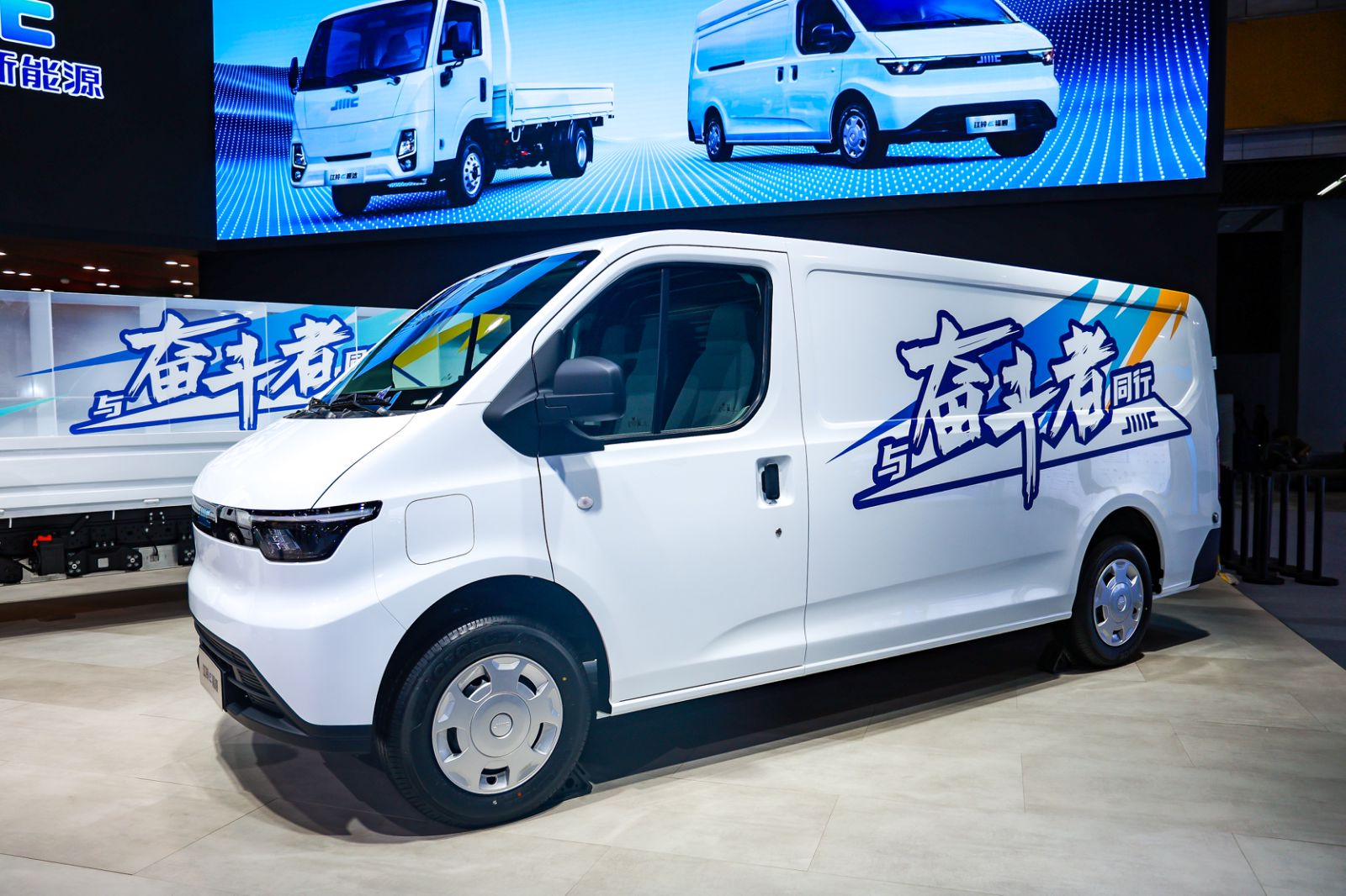 江铃汽车新能源双星闪耀：E福顺与E顺达引领城配物流新纪元