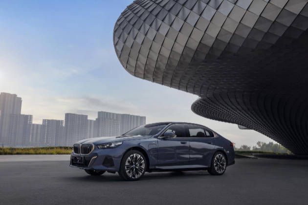 创新纯电动BMW i5车型斩获道路车辆产品“一级低碳标识”