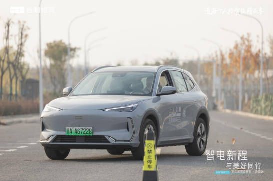 智电新程与美好同行——吉利银河E5对比试品鉴会