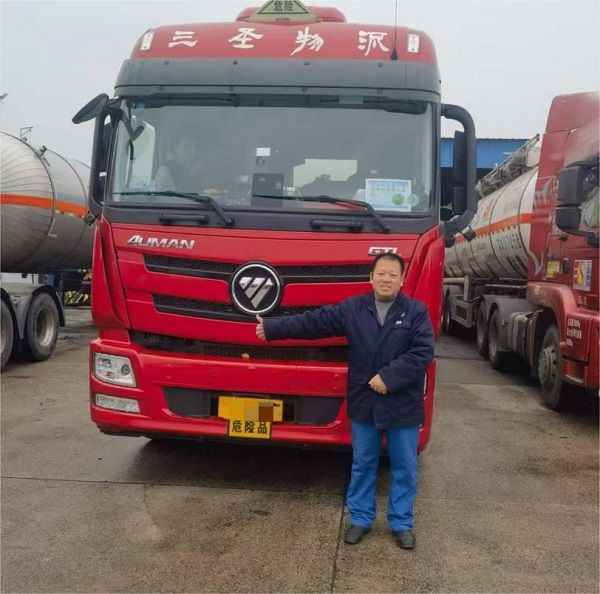 百公里油耗24.95L！白经理携手百台欧曼重卡大军征战危化品运输