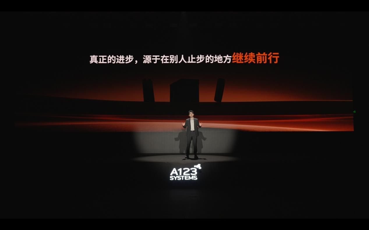 重构低空经济能源基础丨万向123发布天距电池与无极电池