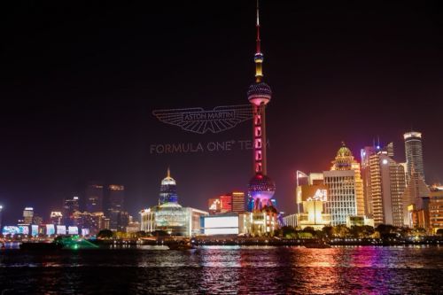 驭时间见传奇格兰菲迪携阿斯顿·马丁一级方程式®车队共话传承创新