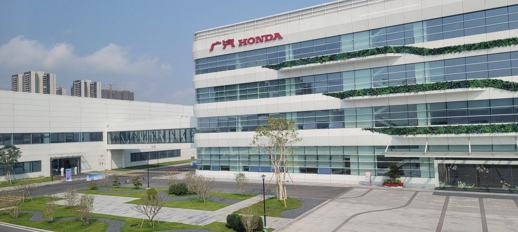 廣汽本田首款量產新車P7下線 新能源工廠正式落成