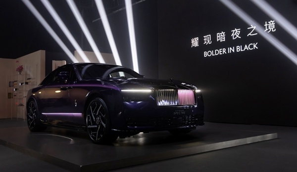劳斯莱斯Black Badge耀现暗夜之境      