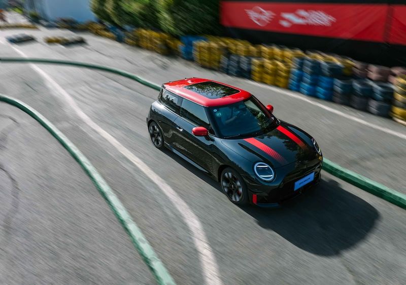 Charlie Cooper揭秘电动MINI JCW：传承经典，智驭未来