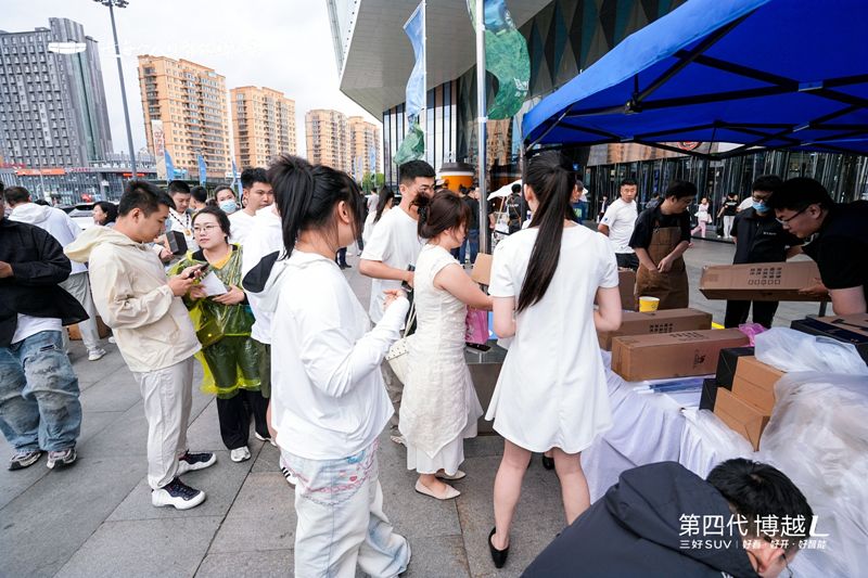 吉利第四代博越L：冰城首秀燃动山河，大型交付开启出行新章