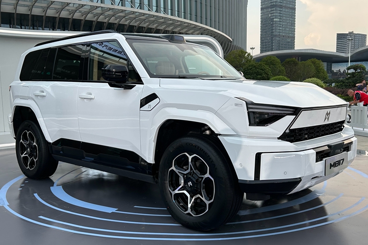 “豪华智能越野SUV”猛士M817开启预售 32.99万起