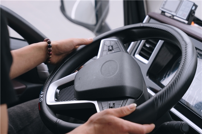 江淮新能源轻卡ES9：智能温控系统攻克冬夏续航难题保障运输效能