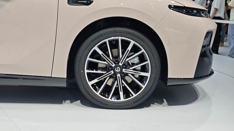 零跑B01万台交付 B10摩根粉成都车展首亮相
