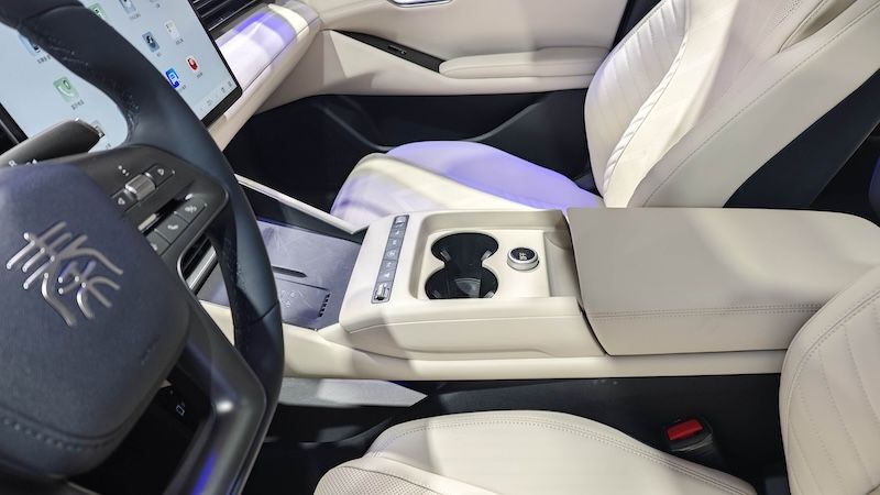 比亚迪秦L EV云辇版上市 限时10.98万起，天神之眼+云辇C底盘