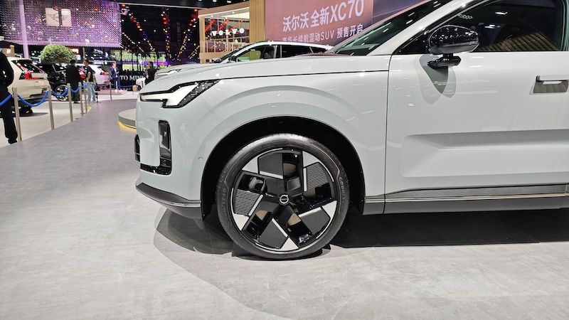 SMA架构赋能 沃尔沃全新XC70亮相成都车展