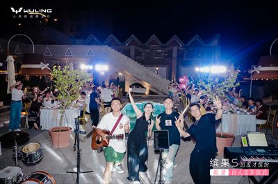 缤果S福建百人交车圆满礼成，海风落日间开启缤纷出行生活
