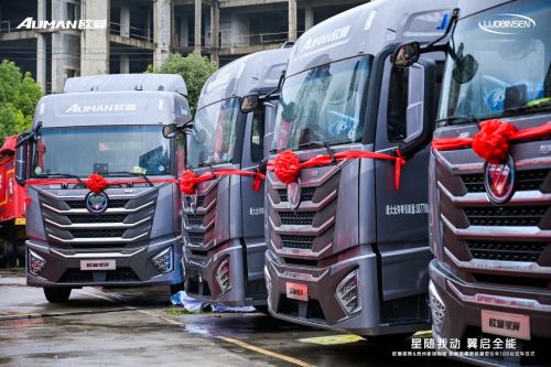 超值高效,全场景覆盖!100台欧曼星翼新能源牵引车交付贵州