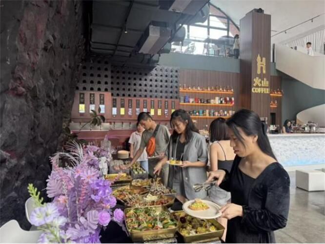 这个夏天，与吉利共赴中秋之约：佛山合盈吉利感恩回馈盛宴