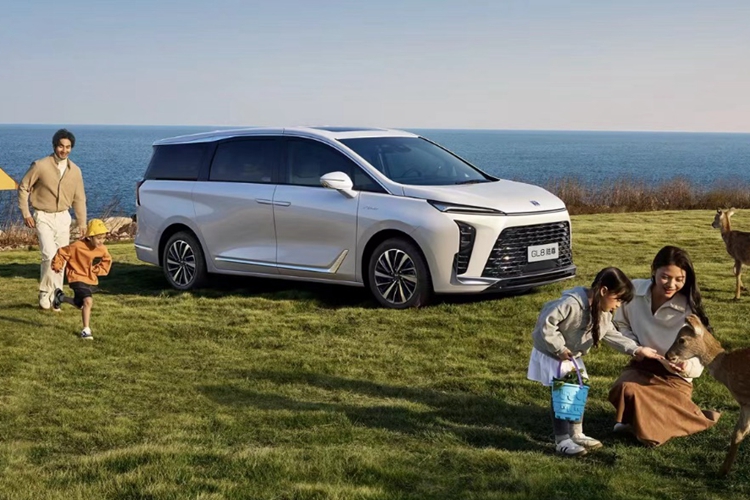 全新GL8陆尊燃油版焕新上市 指导价30.99万元起