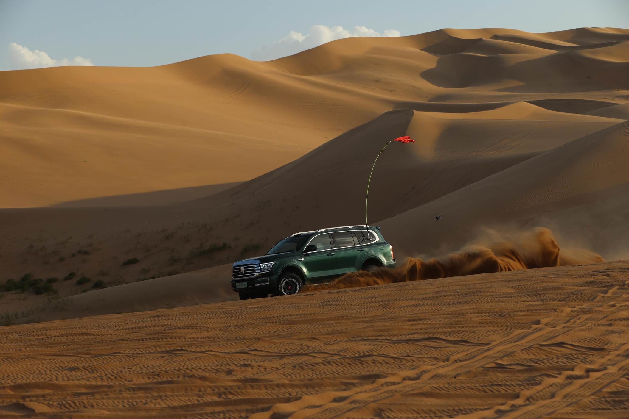 “敦煌绿”横空出世！全新坦克500 Hi4-Z挑战阿拉善越野地标 