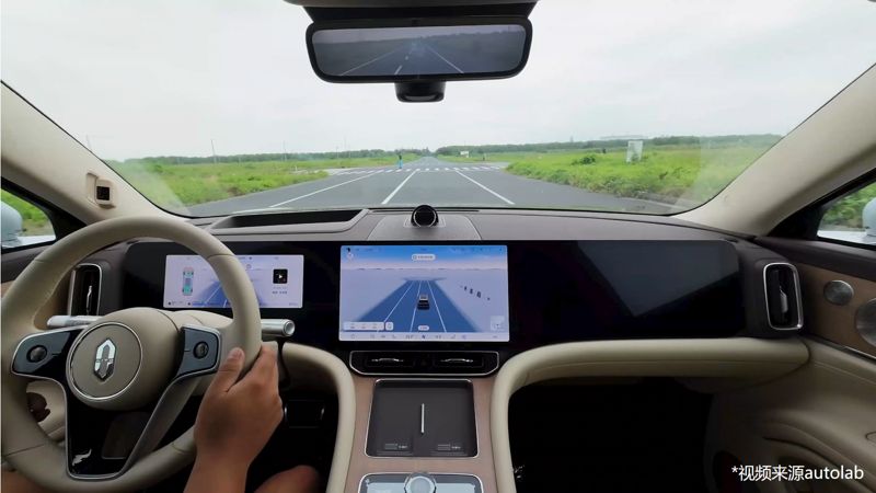 以“回头看”的温度，鸿蒙智行重塑智能汽车的长期价值