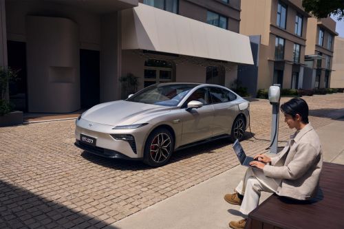 年轻人挑新能源轿车别错过东风奕派eπ007 15万级能拿下理想座驾