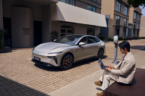 年轻人挑新能源轿车别错过东风奕派eπ007 15万级能拿下理想座驾