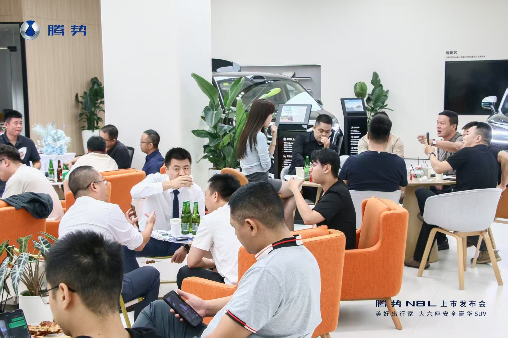 大六座安全豪华 SUV 腾势N8L厦门欧龙上市会