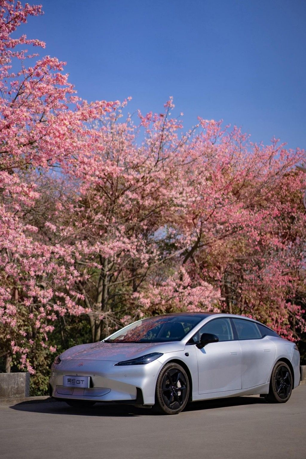 年轻人的性能自由 广汽昊铂GT全新Lite版15万起轻享上市